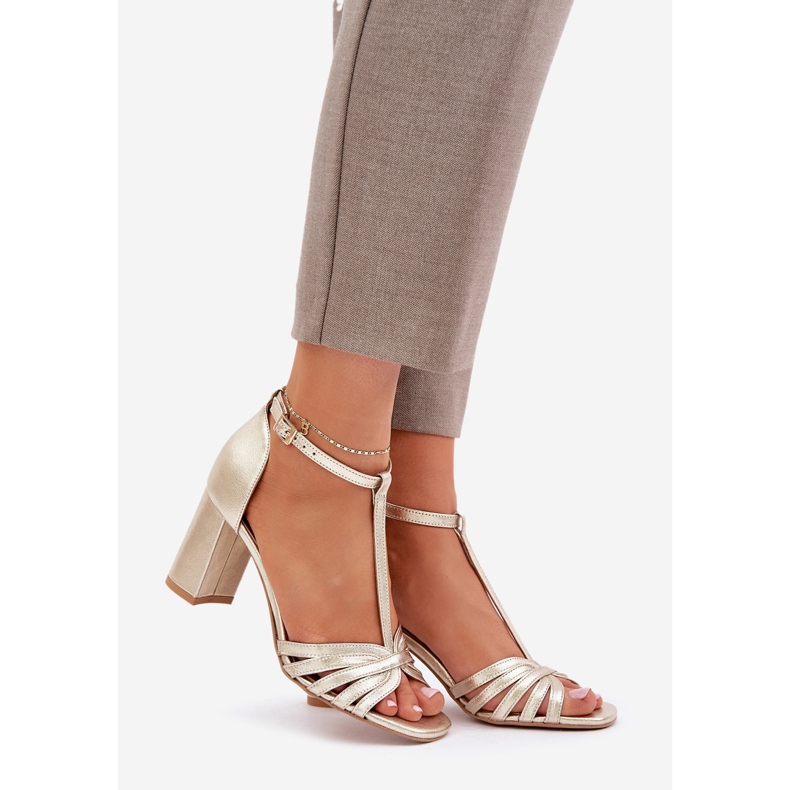 Sandálias de couro natural na postagem Laura Messi 2766 Zloty dourado 1