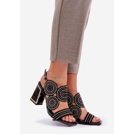 Sandálias decoradas no poste preto 1