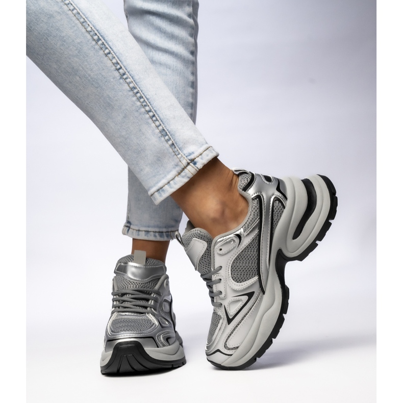 Tênis esportivos de cinza-prata feminina 1