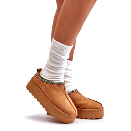 Chinelos femininos na plataforma com bordado de camelo bege 1