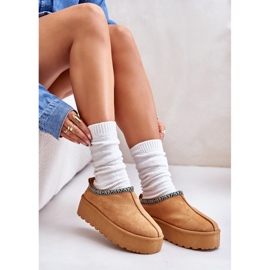 Chinelos femininos na plataforma com bordado de camelo bege 5