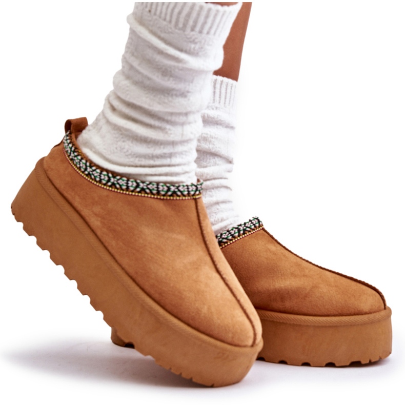 Chinelos femininos na plataforma com bordado de camelo bege 6