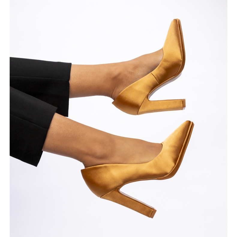 Bombas de camelo de lavana feminina 2