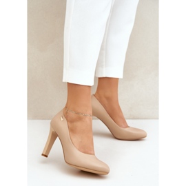 Bombas femininas no post de Sergio Leone Coffe Campbell castanho 2