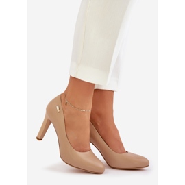 Bombas femininas no post de Sergio Leone Coffe Campbell castanho 1