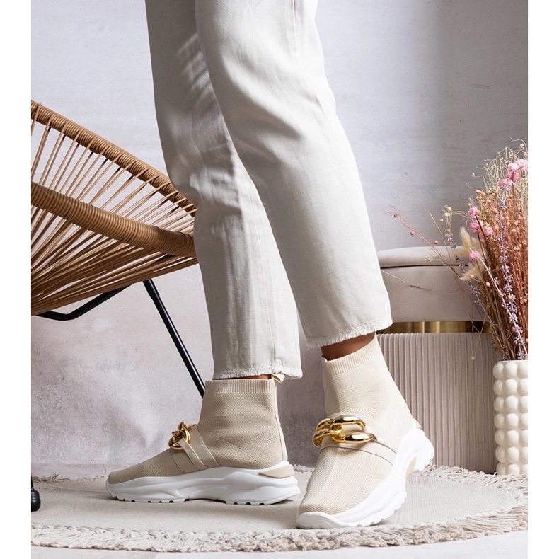 D/GMR Tênis bege com corrente Taryn 2