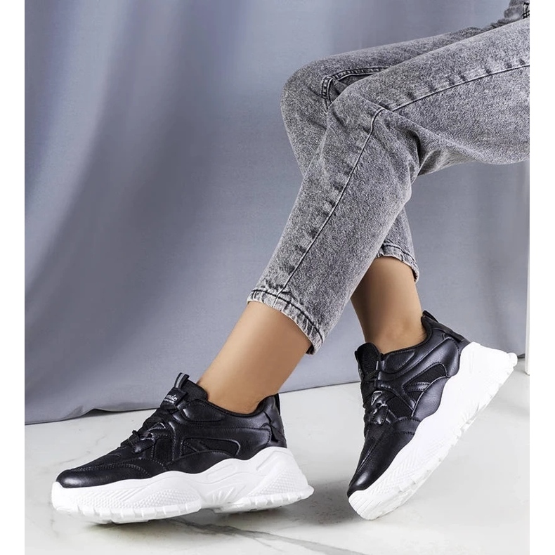 D/GMR Tênis pretos em uma sola Lorene enorme 1