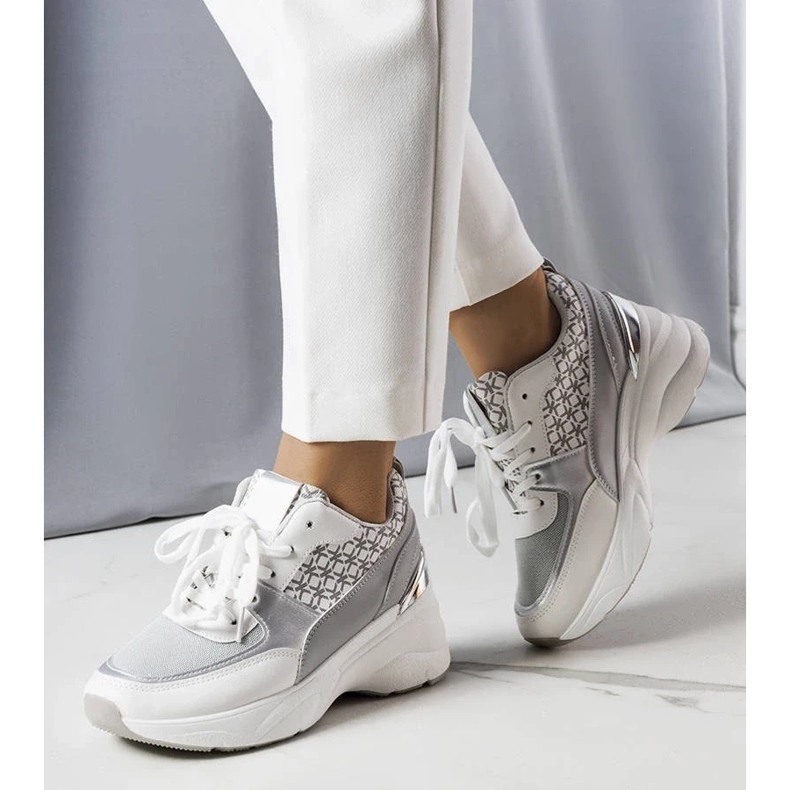 D/GMR Tênis cinza decorado com o monograma Lora 1