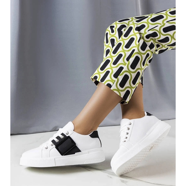 D/GMR Tênis branco decorado com fivela Erin preta 2