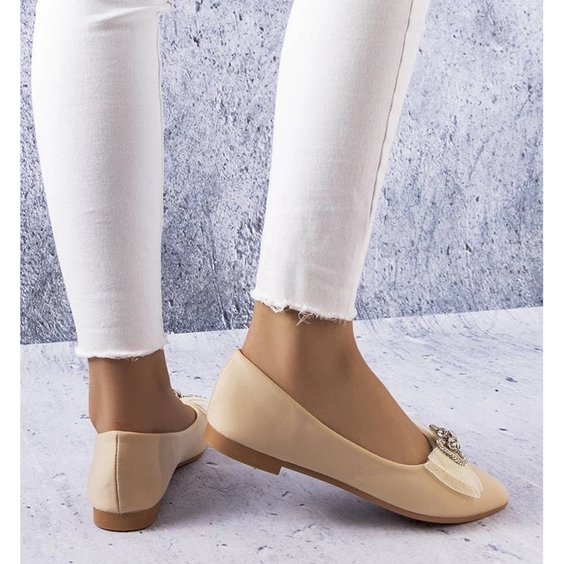 D/GMR Bailarinas bege com laço e strass da LaGarde 2