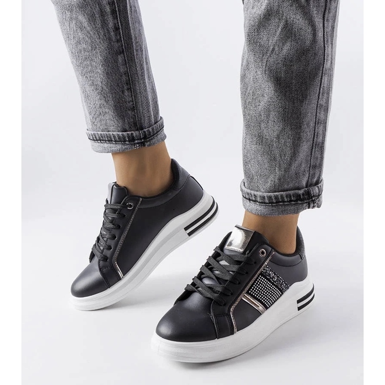 D/GMR Tênis preto decorado com strass Xarles 1