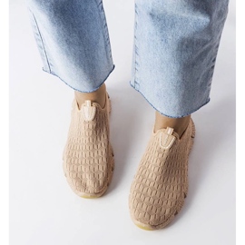 D/GMR Tênis esportivo bege Obenor. 2