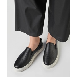 Tênis slip-on preto Towns com aberturas 1