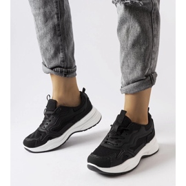 D/GMR Tênis esportivos pretos vazados 2