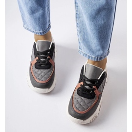 D/GMR Tênis cinza com detalhes coloridos da Esquibel 2 D/GMR Tênis cinza com detalhes coloridos da Esquibel 2