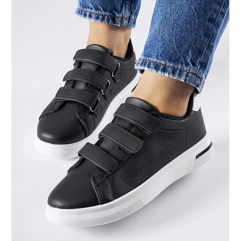 D/GMR Tênis pretos presos com velcro paré - sola branca 2 D/GMR Tênis pretos presos com velcro paré - sola branca 2