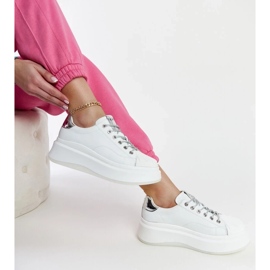 D/GMR Tênis brancos na plataforma Goe NN2N4033 2