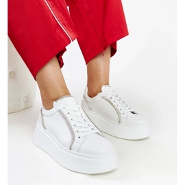 D/GMR Tênis Karino de couro branco com strass 1