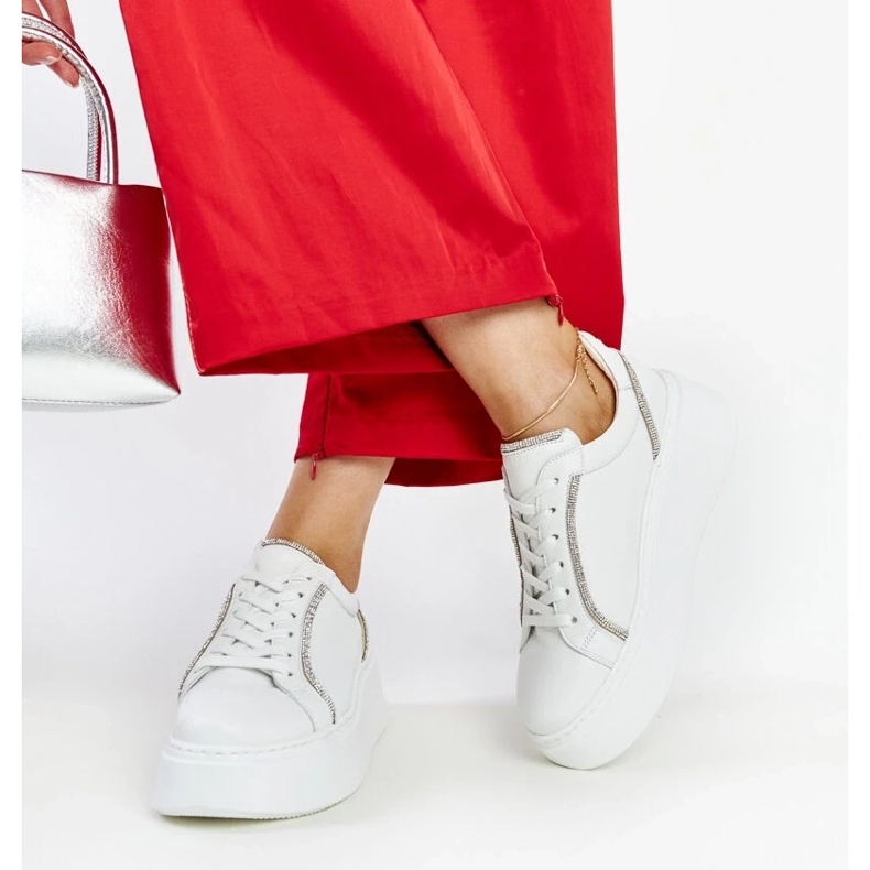 D/GMR Tênis Karino de couro branco com strass 2