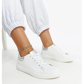 D/GMR Tênis brancos e prateados na plataforma Ariam 1