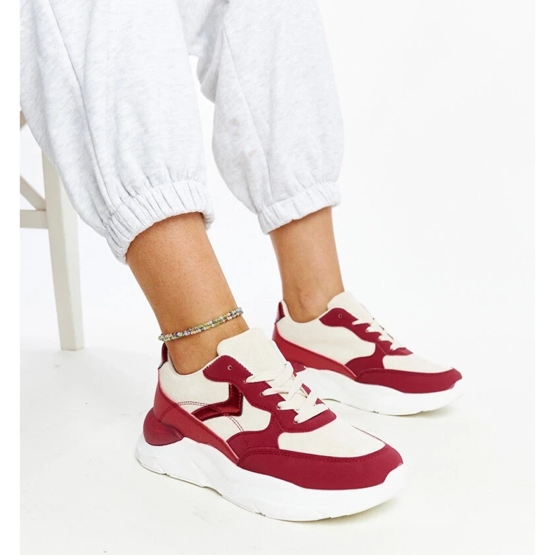 D/GMR Tênis bege e vermelho na plataforma Nereida 2