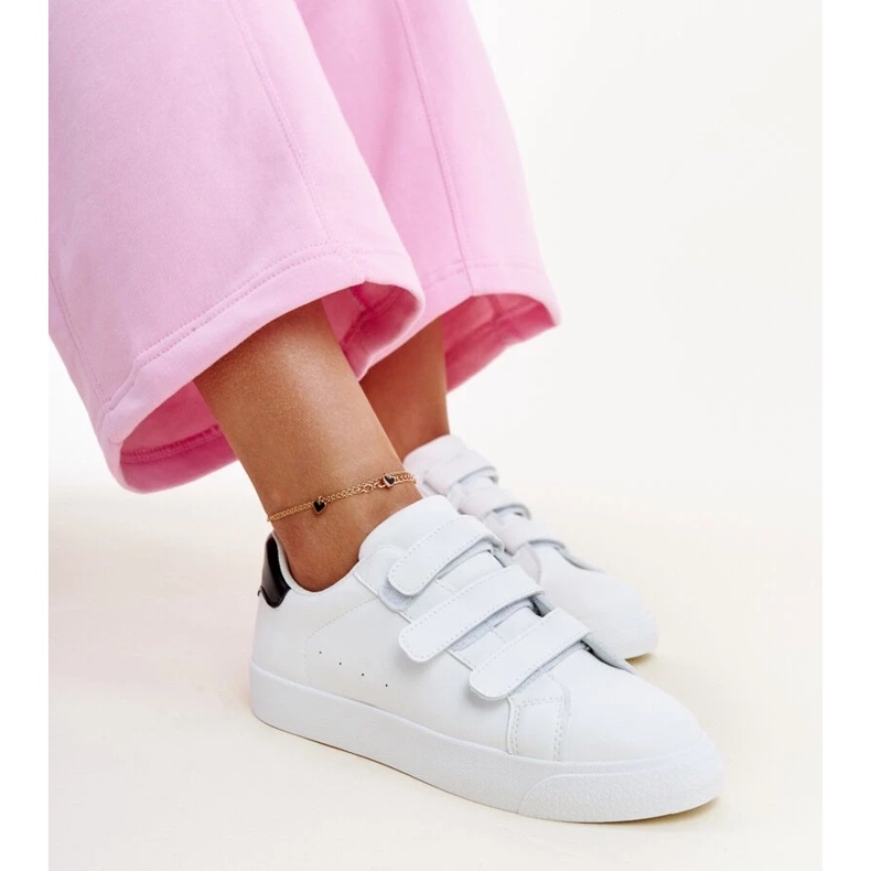 Tênis de velcro branco e preto da Samala 1