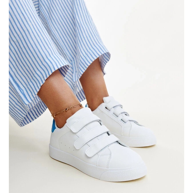 Tênis de velcro branco e azul da Samala 1