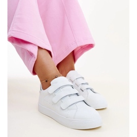 Tênis de velcro branco e prata da Samala 1