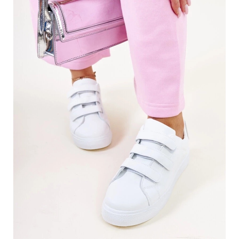 Tênis de velcro branco e prata da Samala 2