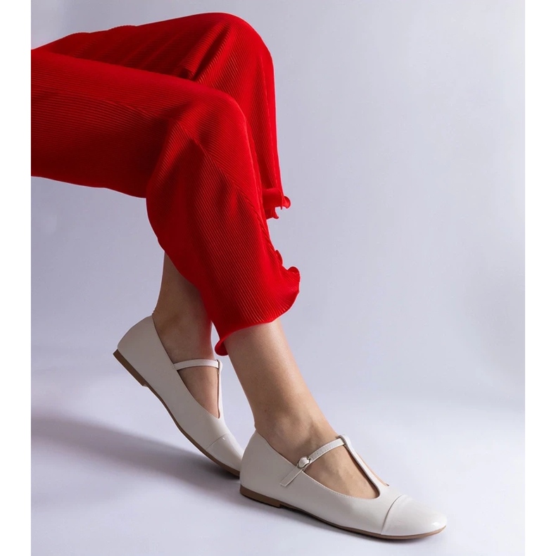 D/CEO Sapatilhas brancas com biqueira envernizada, fechadas com fivela Gloriana branco 1 D/CEO Sapatilhas brancas com biqueira envernizada, fechadas com fivela Gloriana branco 1