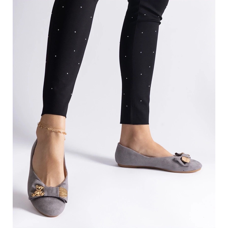 D/CEO Sapatilhas cinza decoradas com laço e broche de Esdras 2