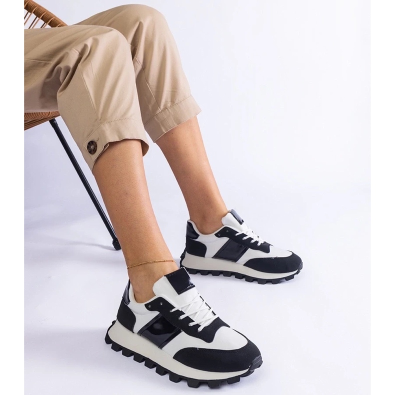 D/CEO Tênis preto com protetor Restia visível 1 D/CEO Tênis preto com protetor Restia visível 1