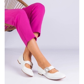 D/CEO Ballerinas brancas pintadas decoradas com uma fivela de Ferpsa branco 1