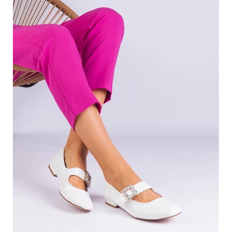 D/CEO Ballerinas brancas pintadas decoradas com uma fivela de Ferpsa branco 1