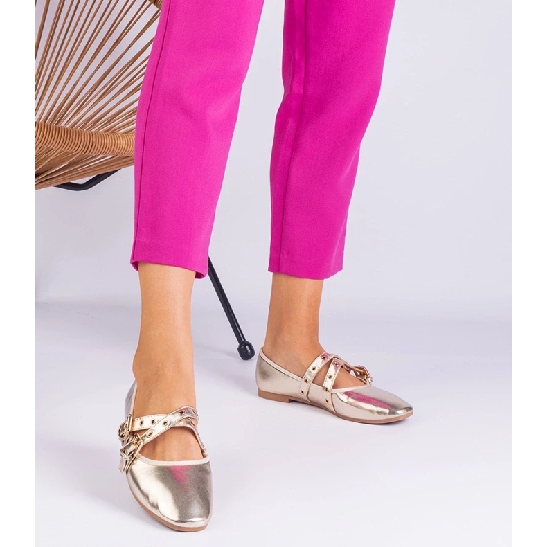 D/CEO Ballerinas de ouro feitas de eco -Leather decoradas com fivelas Emmarino dourado 2