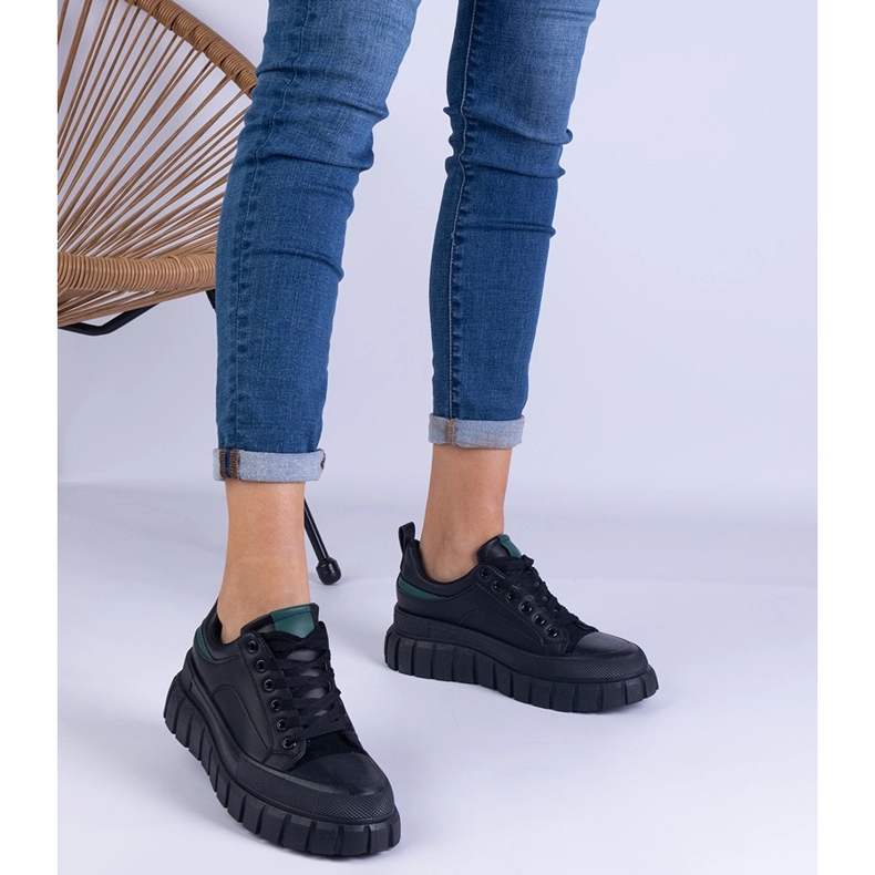 Tênis de mulheres negras em uma plataforma alta preto 1