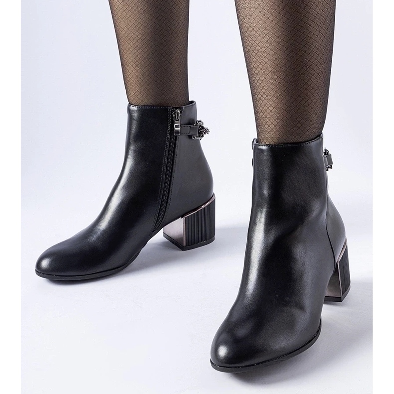 D/CEO Botins pretos decorados com corrente Fenughedu 2 D/CEO Botins pretos decorados com corrente Fenughedu 2