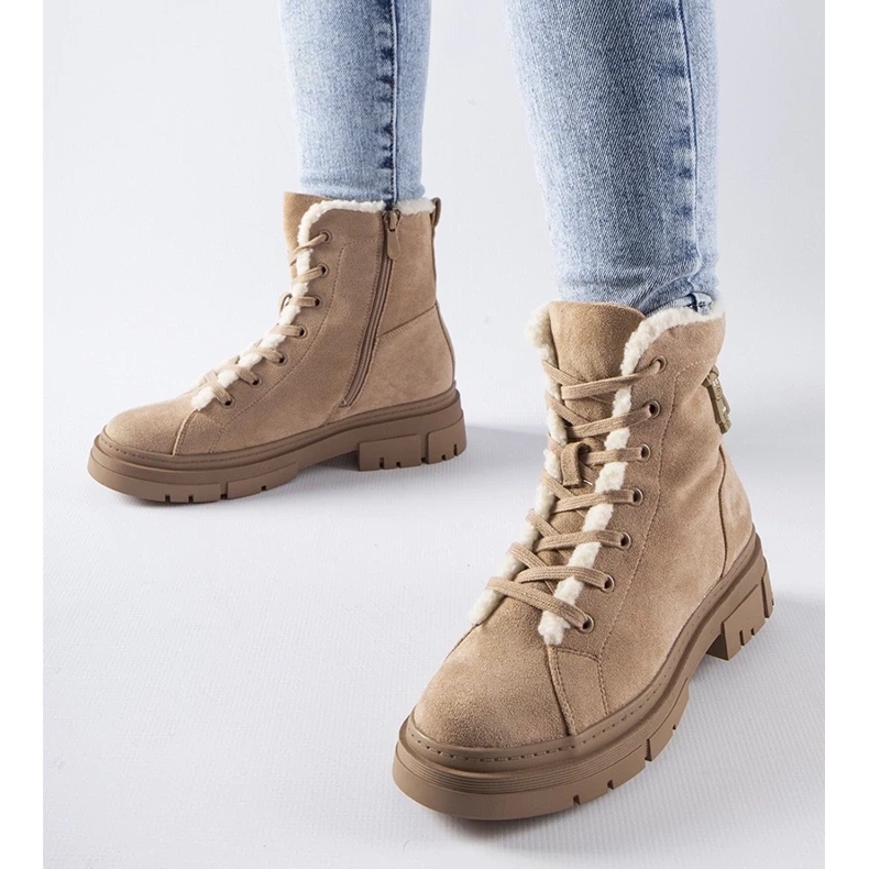 D/CEO Botins com isolamento bege feitos de camurça ecológica Pompei 1