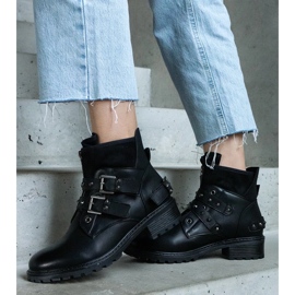 D/CEO Botins pretos decorados com tachas e salto baixo da Neffa 1