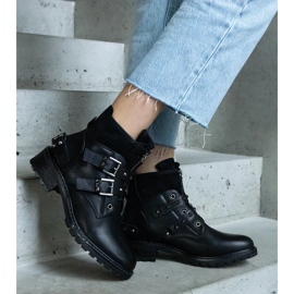 D/CEO Botins pretos decorados com tachas e salto baixo da Neffa 2