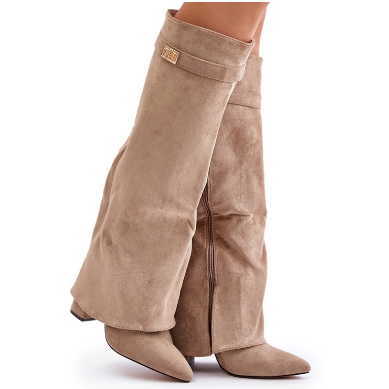 Givana Botas no poste com um bege isolado superior elevado 4