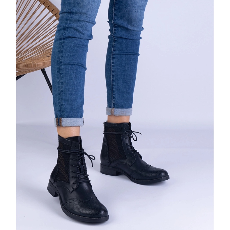 Botas rasteiras pretas com aberturas da Reeves preto 1 Botas rasteiras pretas com aberturas da Reeves preto 1