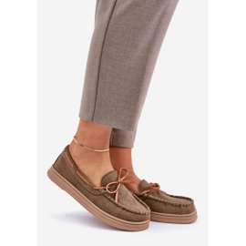 Mocas femininas em um verde escuro de sola plana 1