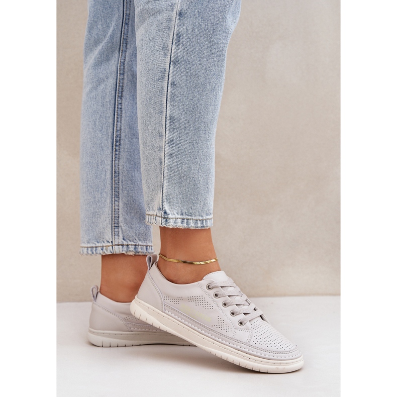 Tênis de couro feminino cinza aberto 2