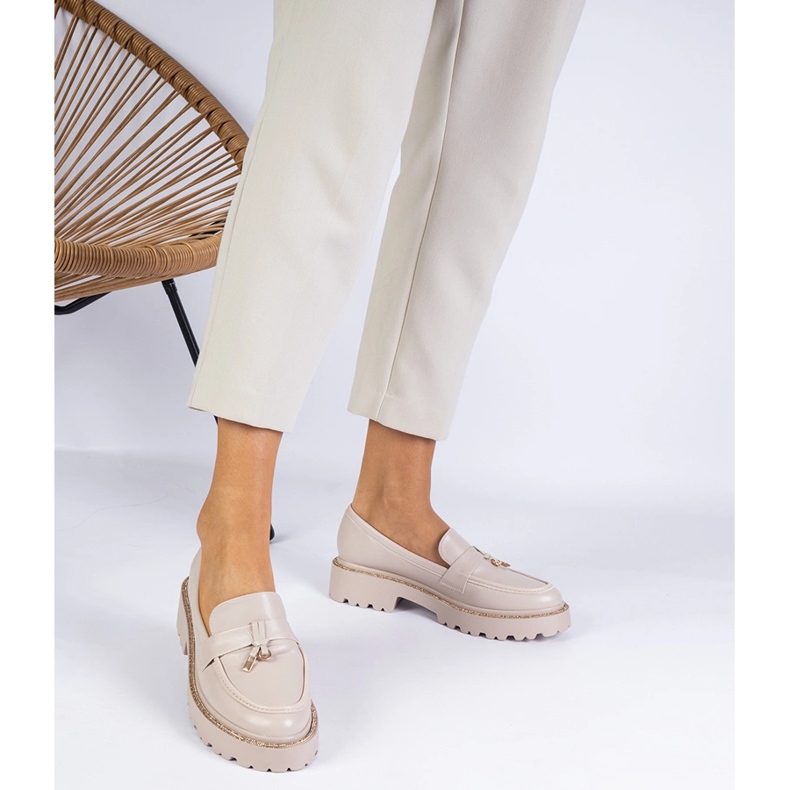 Mocassins bege decorados com strass 1 Mocassins bege decorados com strass 1