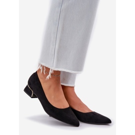 Bombas com saltos baixos e dedos pontuais pretos 1 Bombas com saltos baixos e dedos pontuais pretos 1