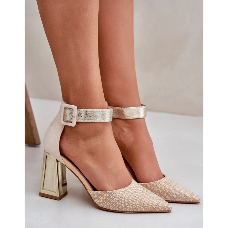 Sandálias no poste com dedos pontudos de ouro dourado 2