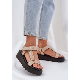 Sandálias decoradas na plataforma bege 2