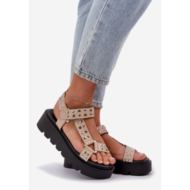 Sandálias decoradas na plataforma bege 1