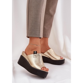 Flippers na plataforma e na cunha Eco Leather Gold dourado 2